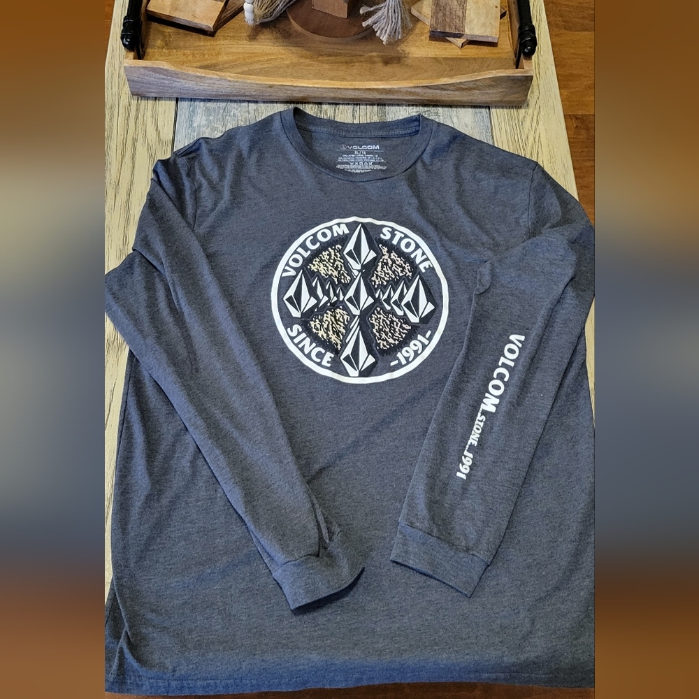 Men's XL L/S Volcom Tee